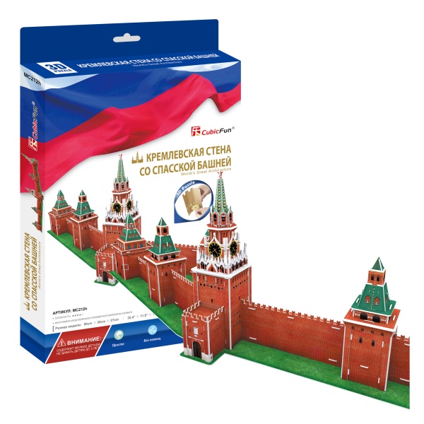 Кремлевская стена со Спасской башней Россия